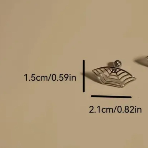 Spider web cartilage helix earring - Picture 2 of 5